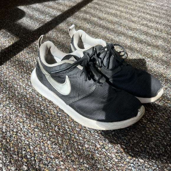 roshe one running shoe
